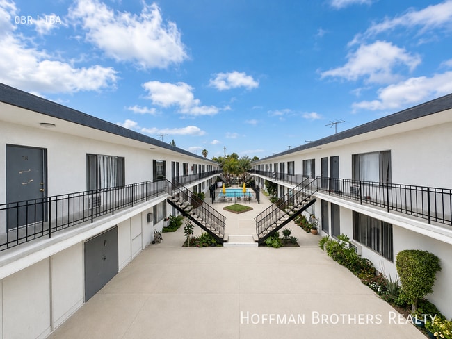 20445 Saticoy St Unit 6
