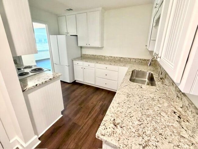 Photo - Newly Renovated 3BR home in East Memphis near the Botanical Gardens now available!