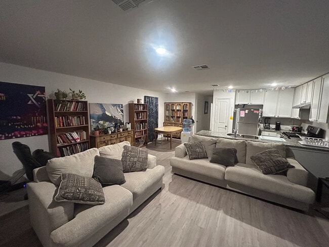 Photo - Room in House on Nube Medina