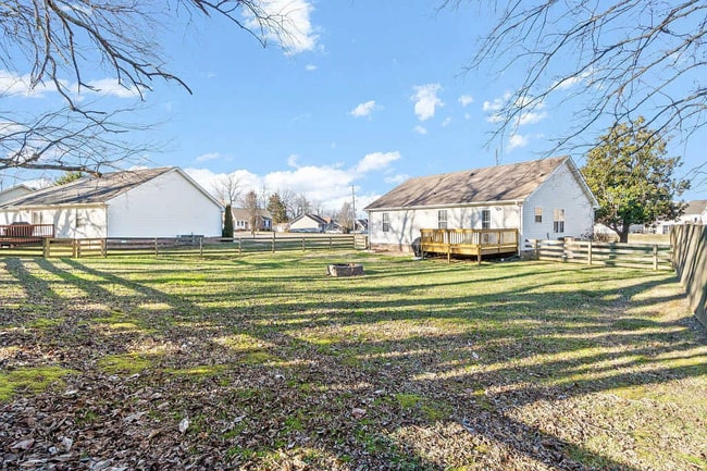 Photo - 810 Buckhorn Dr