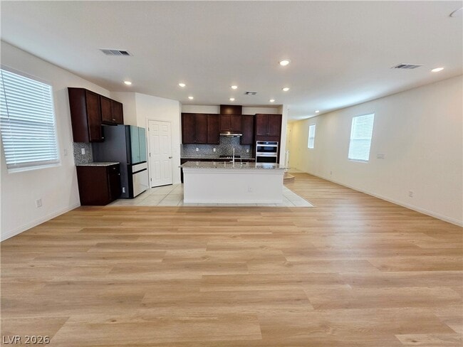 Photo - 5735 Holbeche St