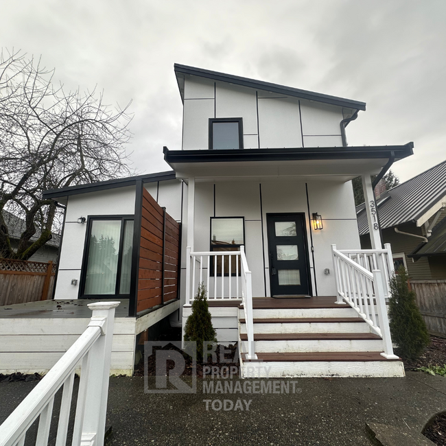 Modern 4 Bedroom House In Tacoma! - Modern 4 Bedroom House In Tacoma!