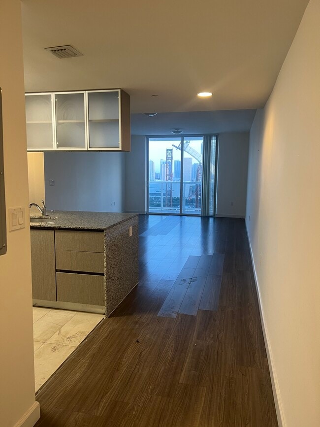 Building Photo - 1720 Bay Dr Unit C1 Rental