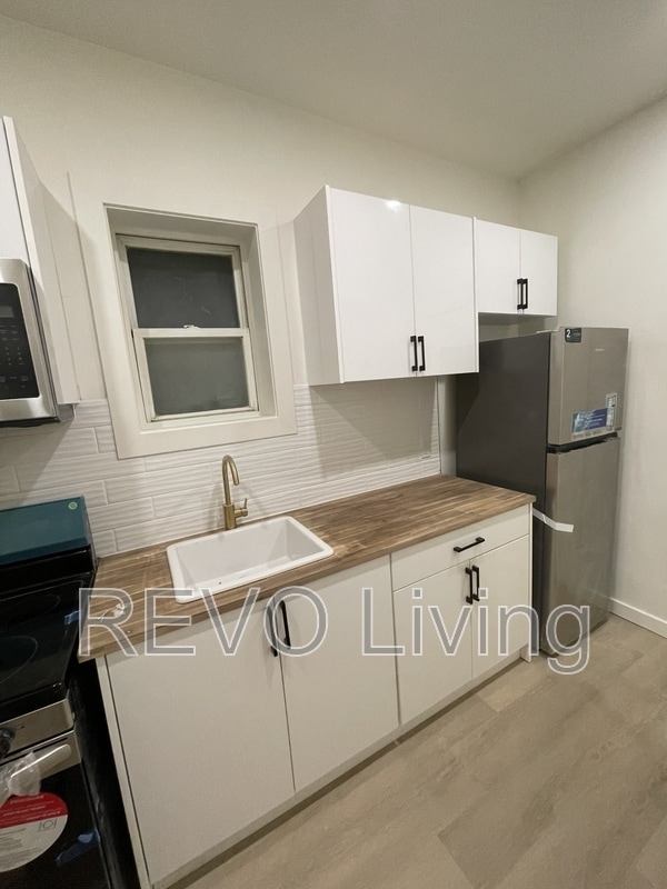 Building Photo - 151 Colborne St