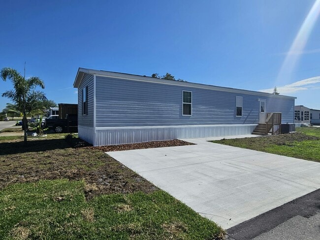 Building Photo - 1054 Myakka Dr
