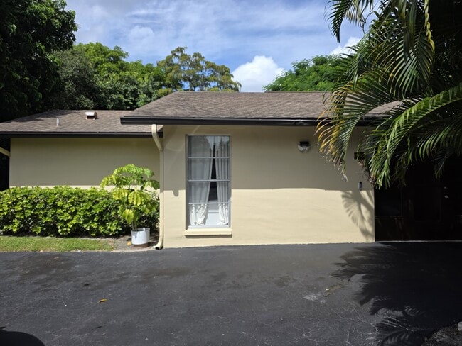 Building Photo - 3648 Boca Ciega Dr