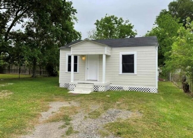 Building Photo - 3413 Vintage St Rental