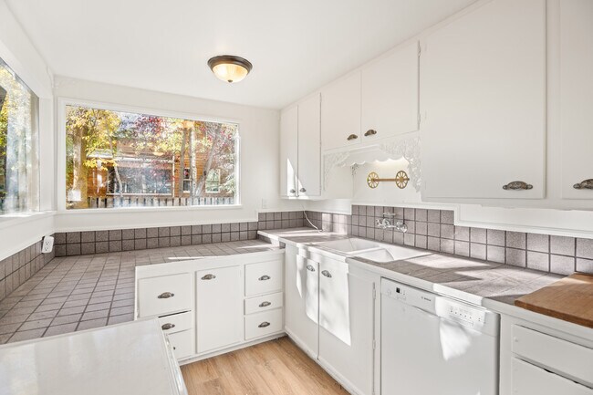 Photo - 212 N Monarch St