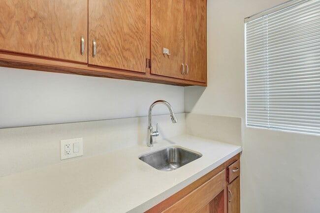 Photo - 10906 Santa Monica Blvd Unit 04A