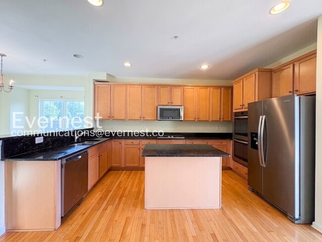 Photo - 6137 Hanlon St