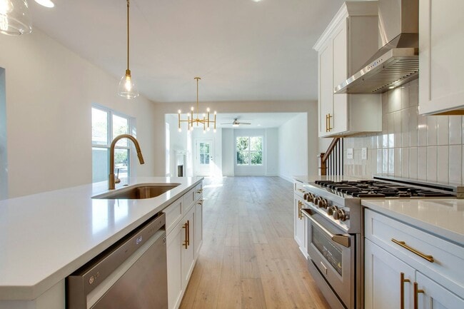 Photo - 2150 Sadler Ave