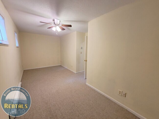 Photo - 323 Mountain Aire Ln Unit B