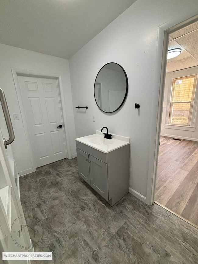 Photo - 933 1/2-933 1/2 W Wayne St Unidad Wayne St 933