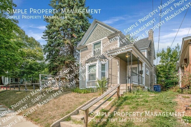 Building Photo - 1039 3rd St NW Rental
