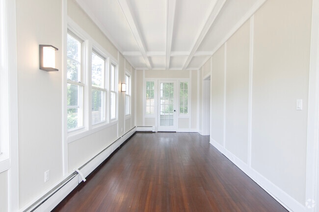 Building Photo - 44 Croton Ave Unit 1 Rental
