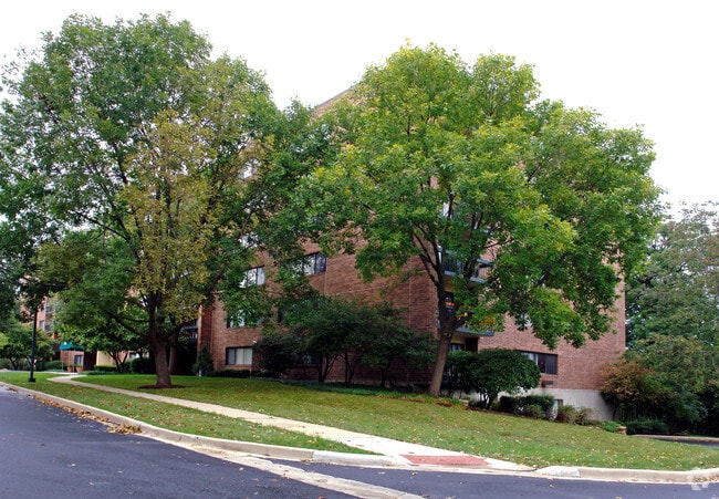 Huntington Grove Condominiums
