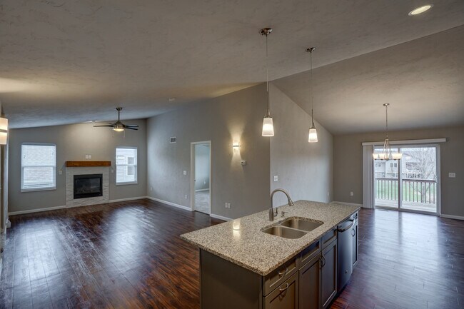 Open floor plan to living and dining area - 826 Thompson Dr