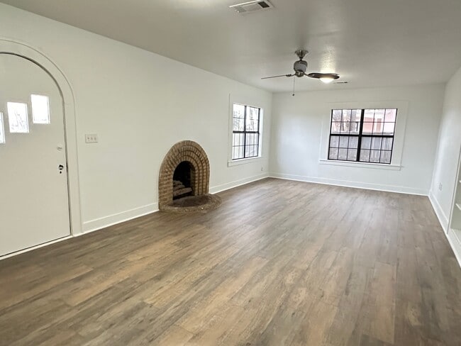 Photo - 1900 College Ave