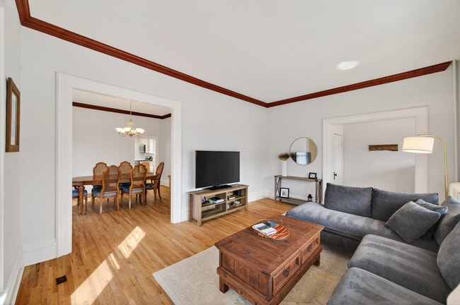 Living Room - 2316 Fremont Ave S Unit 1