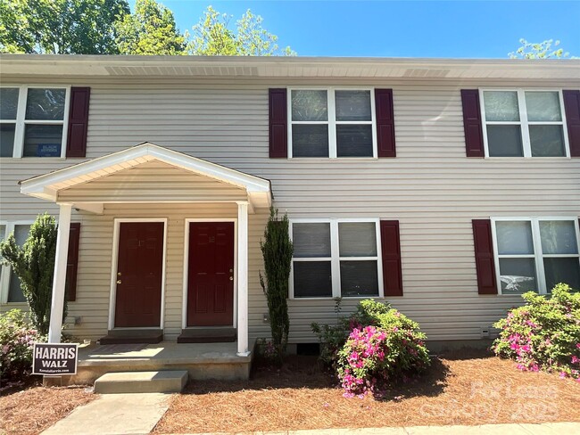 Photo - 1520 N Main Ave Townhome