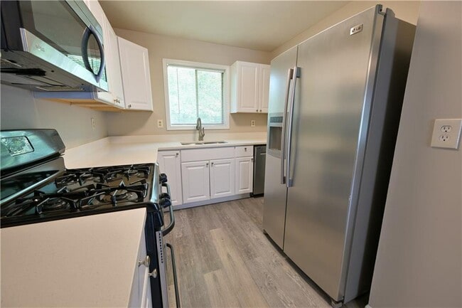 Photo - 2075 Claude St NW