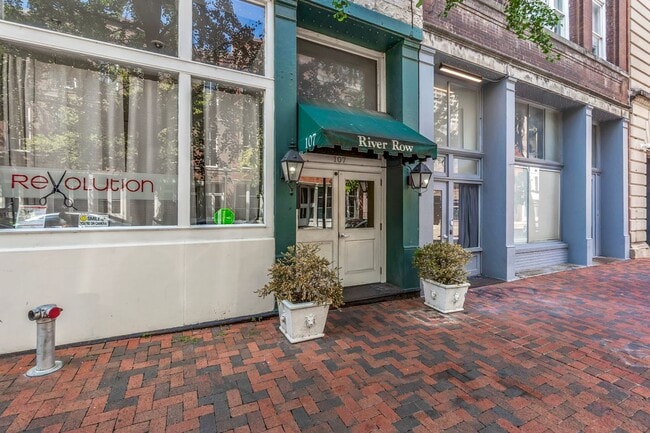 Building Photo - 107 S Front St Rental