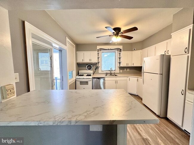 Photo - 219 Longshore Ave