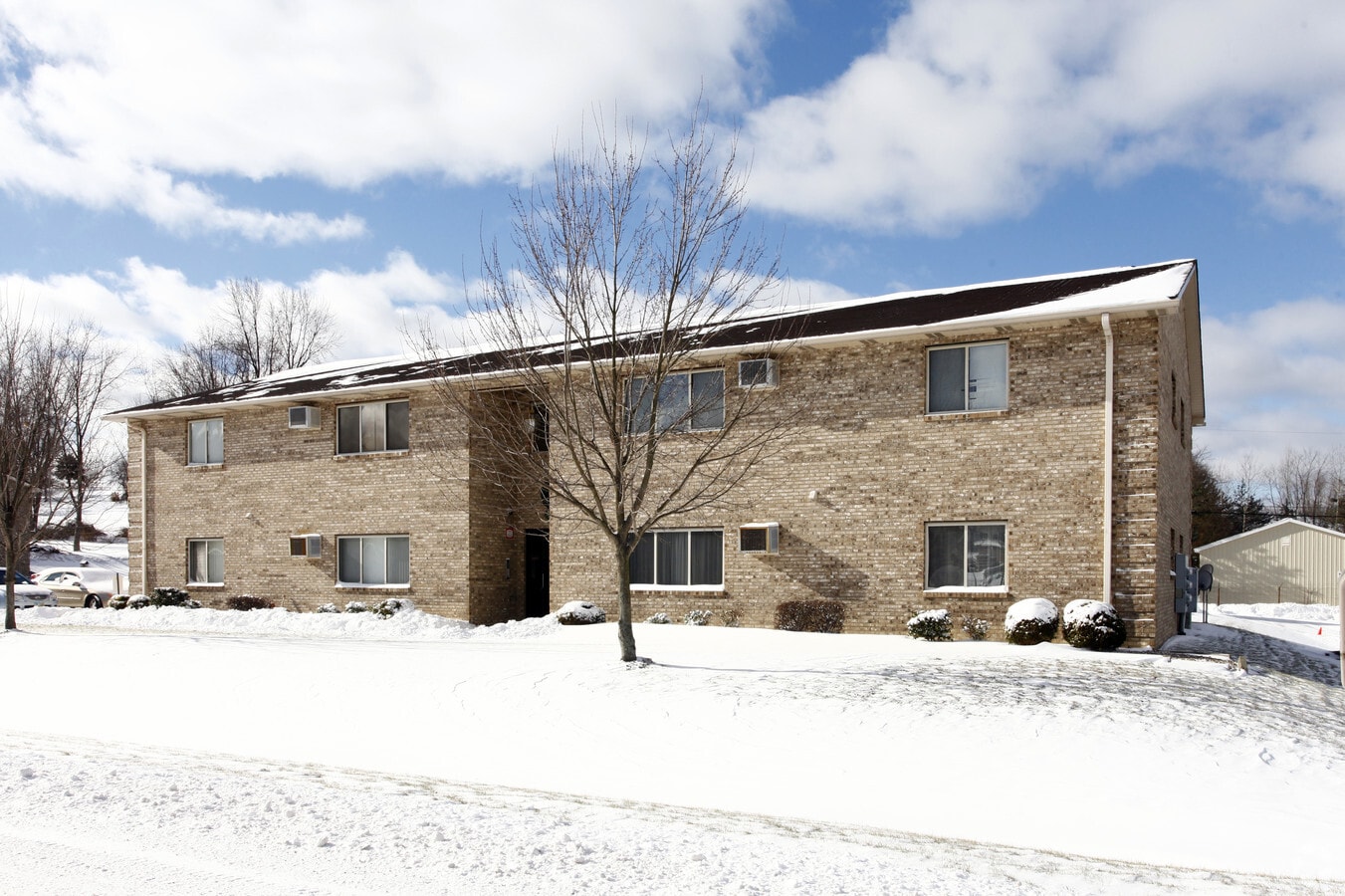 15629 Pineview Dr - 15629-15667 Pineview Dr Apartments