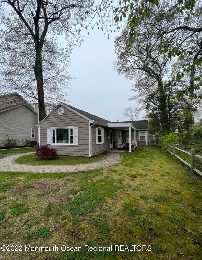 Photo - 451 Harnell Ave