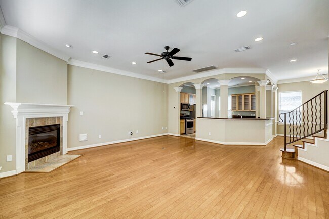Photo - 5314 Blossom St