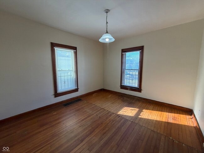 Photo - 321 W 32nd St