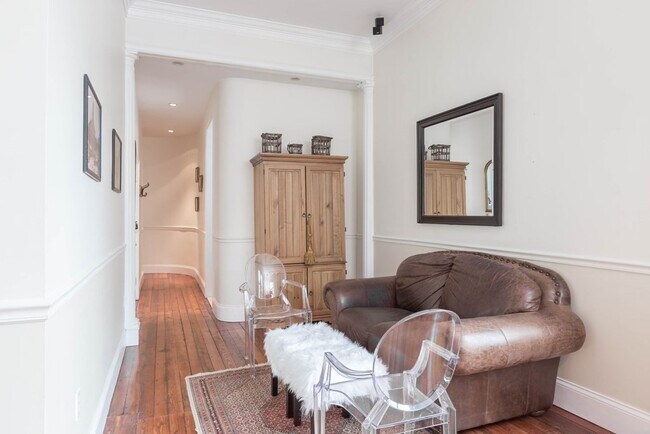 Photo - 364 W Broadway Unidad 2