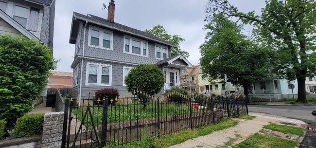 Building Photo - 61 N 22nd St