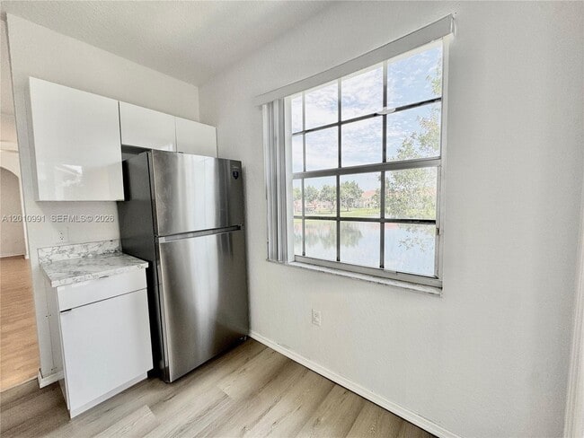 Photo - 2311 Belmont Ln Unit 2311