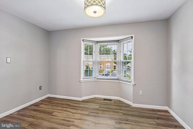 Photo - 1812 Foxdale Ct