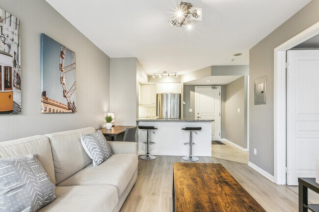 Photo - 136 Simcoe St Unit FL1-ID1031032P