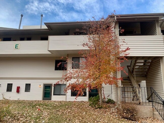 Building Photo - 1 bed/1 bath apartment close to CSU, bike trails, restaurants, shopping and more! Unit E205