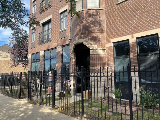 Photo - 529 N Racine Ave Unidad 3