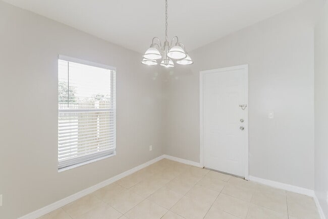 Photo - 3238 Riverdale Dr