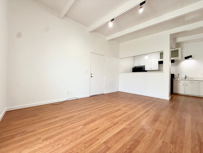 Photo - 525-27 S Juniper St Unit 525
