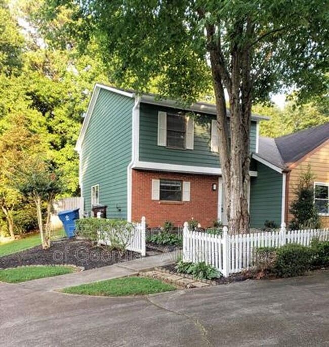 Photo - 5031 Village Green Way