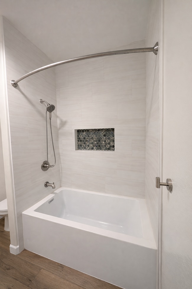 Bathroom#1 - 550 Camino de la Reina Unit 550