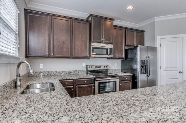 Photo - 364 Halton Crossing Dr SW