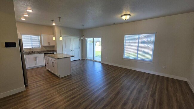 Photo - 1108 W 600 S