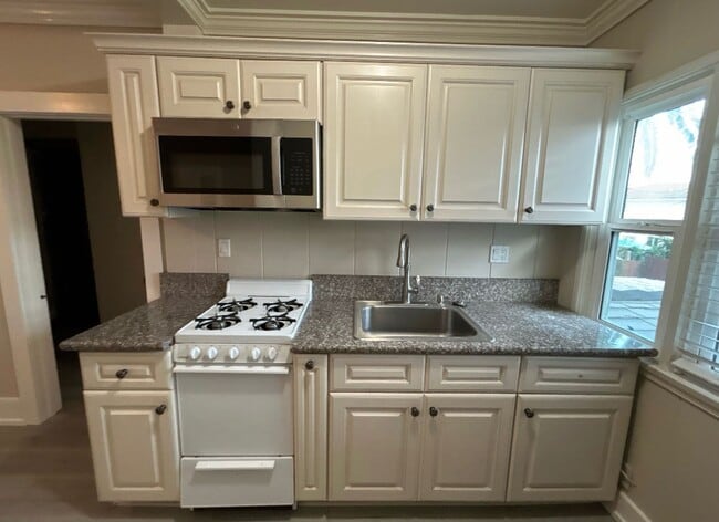 Building Photo - Studio - Downtown Laguna Beach Unit 2