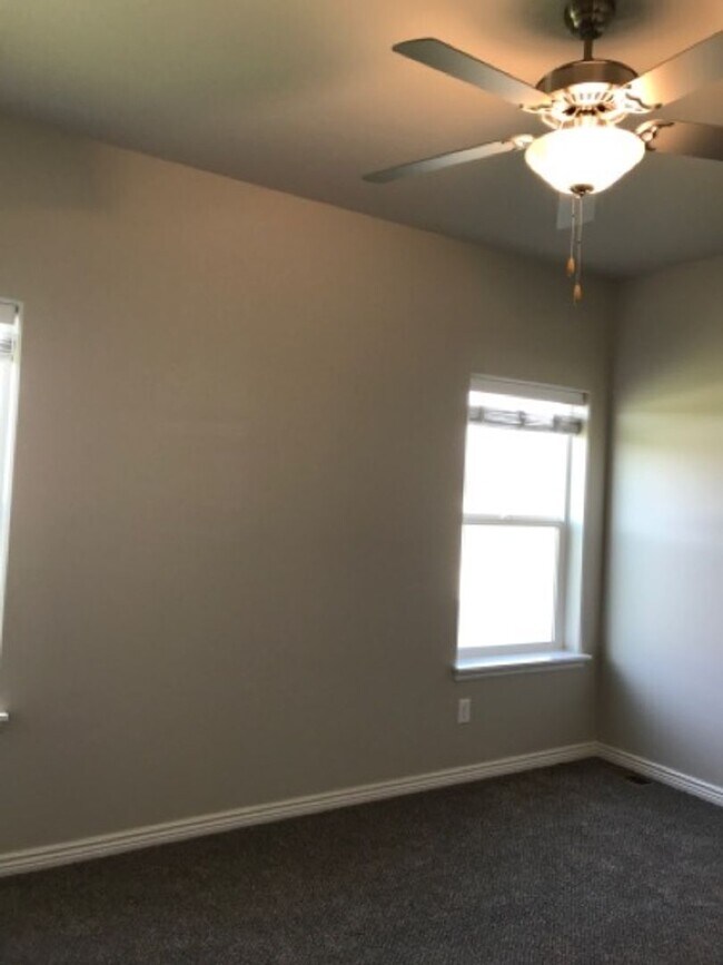 Photo - 1243 Langford Way
