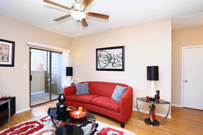 Building Photo - 1003 Justin Ln