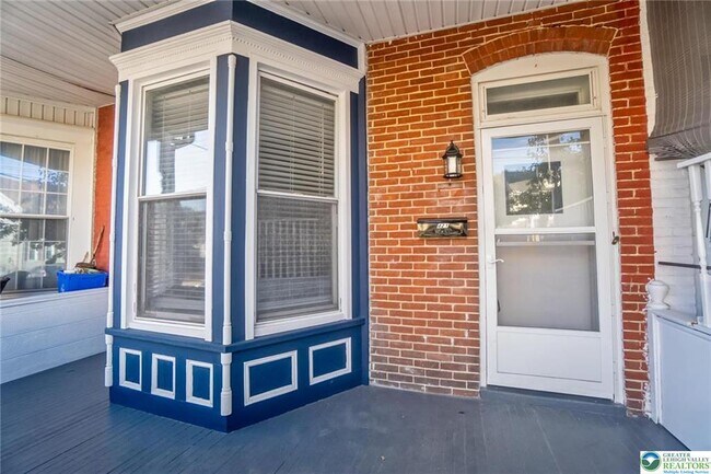 Photo - 421 Center St