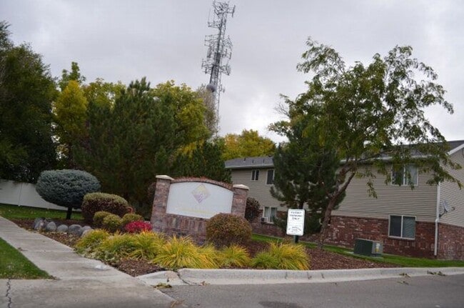 BRENTWOOD CONDO 2 Bed 1 Bath with Optix in... - BRENTWOOD CONDO 2 Bed 1 Bath with Optix in...
