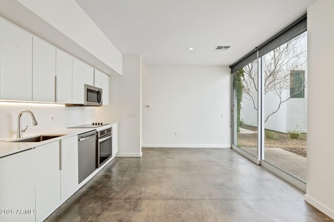 Photo - 1337 E Polk St